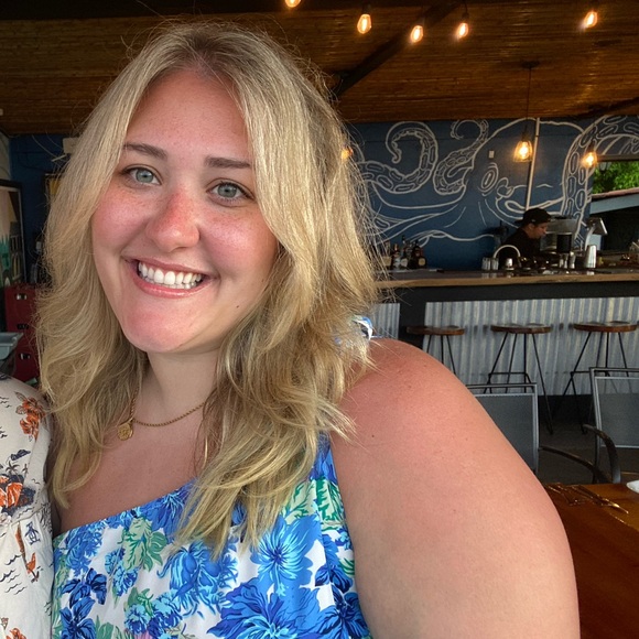 Meet your Posher, Alisa - Picture 1 of 1